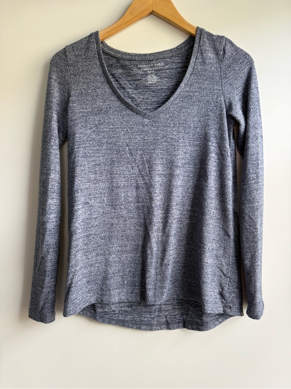American Eagle Outfitters Blue Heather V-Neck Long Sleeve Tee